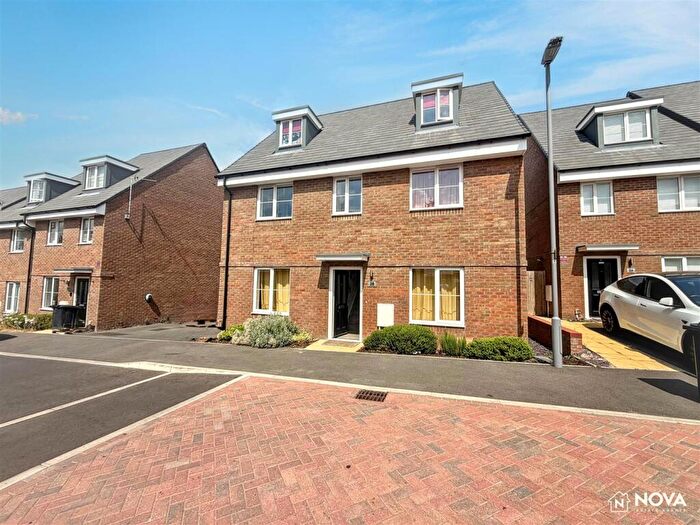 5 Bedroom Detached House For Sale In Lynchets Road, Luton, LU2