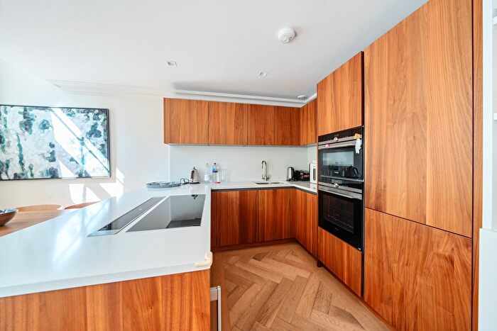 2 Bedroom Flat To Rent In Kidderpore Avenue, London, NW3