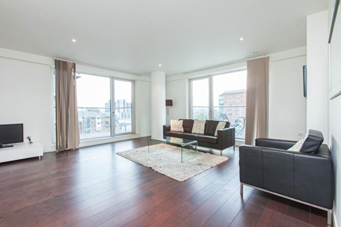 2 Bedroom Flat To Rent In North Boulevard, Baltimore Wharf, Docklands, London, E14