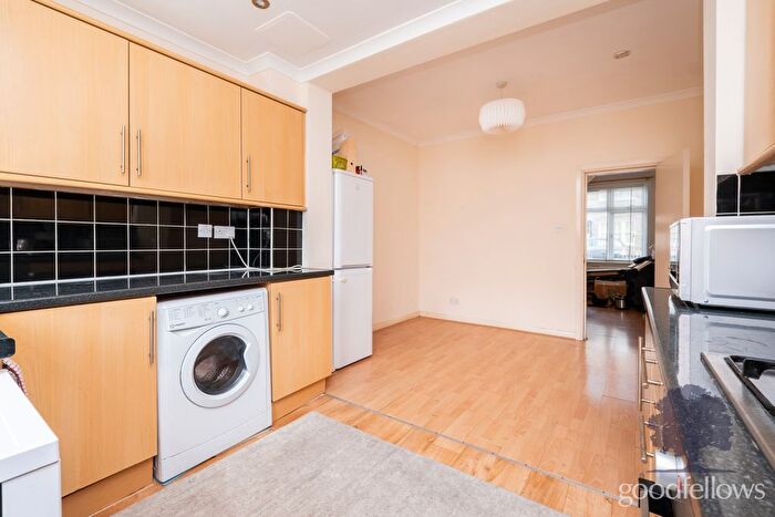 2 Bedroom Detached House To Rent In Derinton Road, Tooting, London, SW17