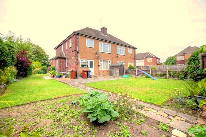 2 Bedroom Ground Maisonette To Rent In Milbrook Gardens, Romford, RM6