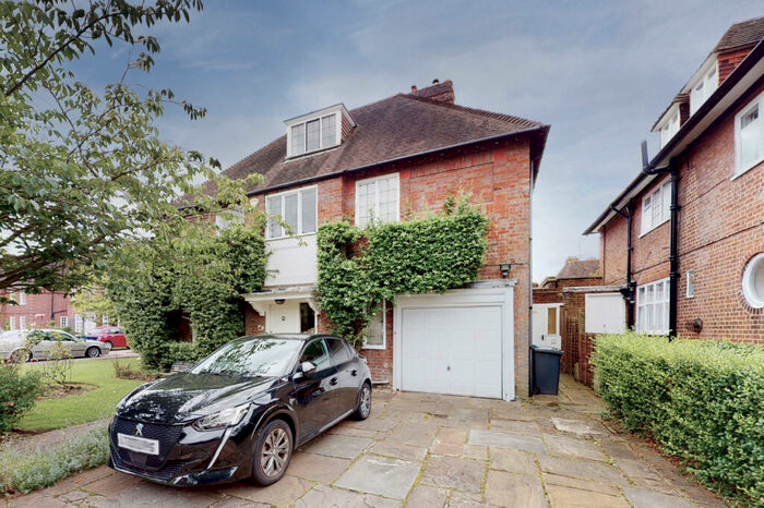 5 Bedroom Detached House To Rent In Turner Close, London, NW11