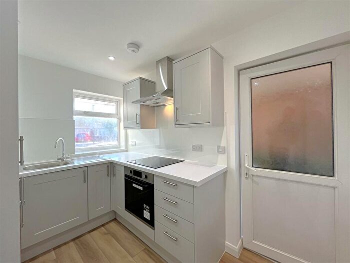 2 Bedroom Semi-Detached Bungalow For Sale In Grassington Avenue, Warwick, CV34