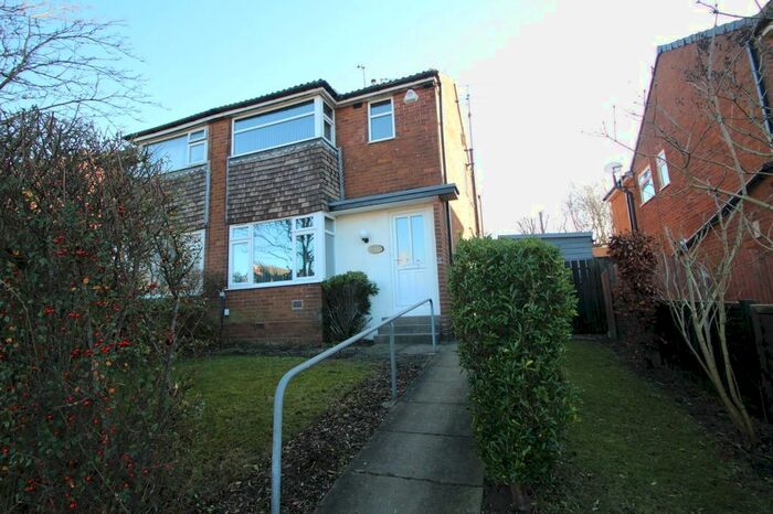4 Bedroom Semi-Detached House To Rent In Tinshill Lane, Leeds, West Yorkshire, Uk, LS16