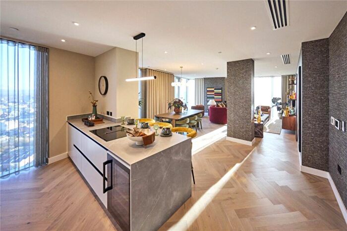 3 Bedroom Penthouse For Sale In The Balmoral, Vista River Gardens, Trinity Islands, Water Street, Manchester, M3