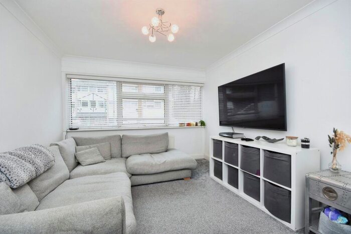 2 Bedroom Apartment For Sale In Leonard Way, Brentwood, CM14