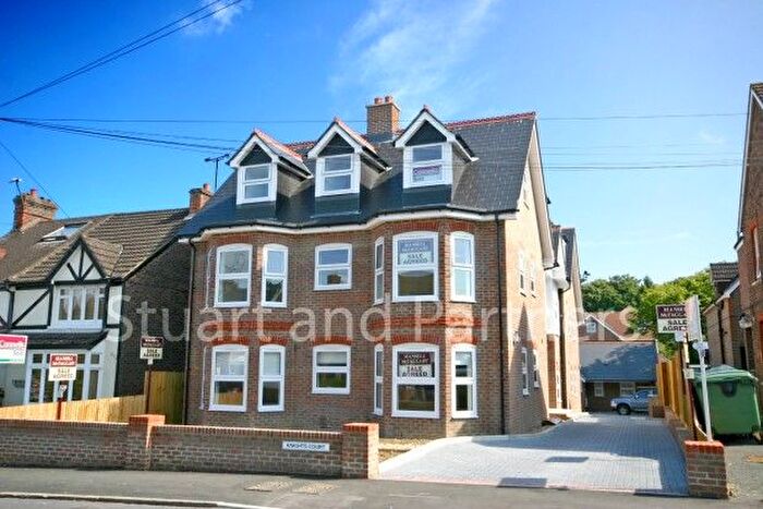 2 Bedroom Flat To Rent In Queens Road, Haywards Heath, RH16