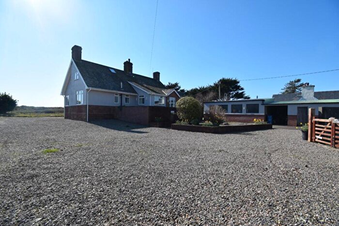 4 Bedroom Detached House For Sale In Beach Road, Morfa Bychan, Porthmadog, LL49