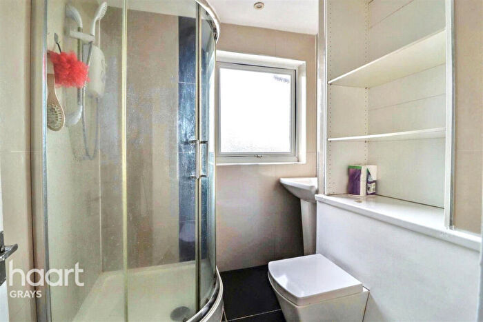 2 Bedroom Flat To Rent In Dell Road, Grays, RM17