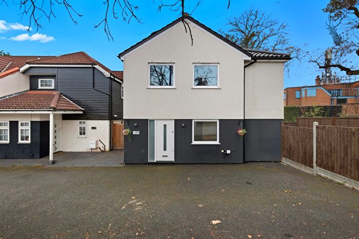 3 Bedroom End Terrace House For Sale In Roding Lane, Buckhurst Hill, IG9