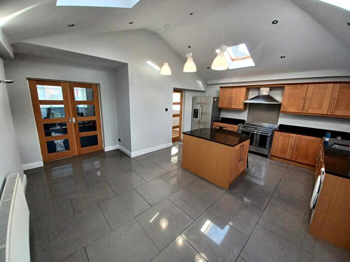 3 Bedroom Semi-Detached House To Rent In Lawrence Road, Leeds, West Yorkshire, LS8