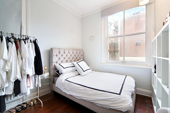 2 Bedroom Apartment To Rent In Monument Hill, Weybridge, KT13