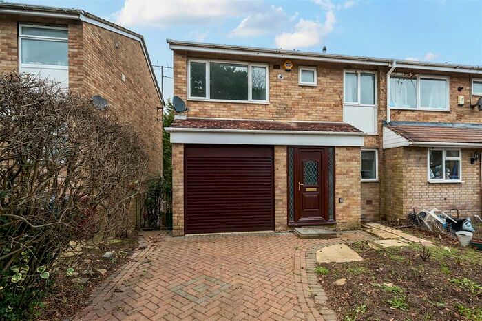 3 Bedroom Semi-Detached House For Sale In Galsworthy Drive, Caversham, Reading, RG4