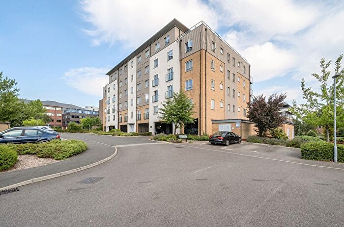 2 Bedroom Flat For Sale In Fleming Place, Bracknell, Berkshire, RG12