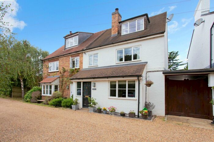 3 Bedroom Semi-Detached House For Sale In Gustard Wood, St. Albans, AL4