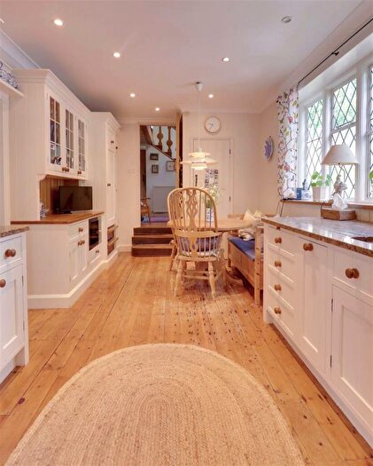 5 Bedroom Detached House For Sale In Elm Close, Hove, BN3