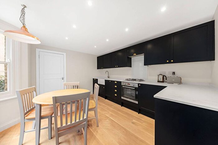 2 Bedroom Flat To Rent In Warriner Gardens, Battersea Park, London, SW11