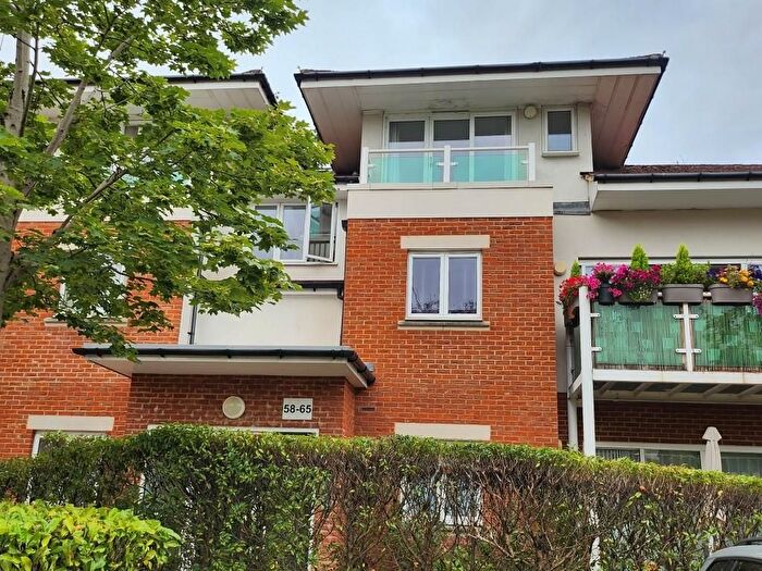 2 Bedroom Flat For Sale In Dorking, RH4