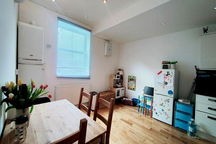 2 Bedroom Flat To Rent In Albert Road, Orpington, BR5