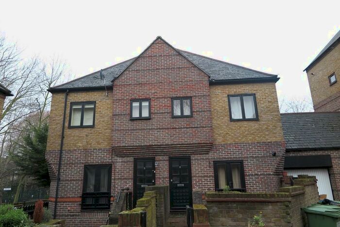 1 Bedroom Mews To Rent In Mayflower Close, Surrey Quays, SE16