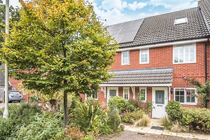 3 Bedroom Terraced House To Rent In Evesham Place, Wokingham, RG41