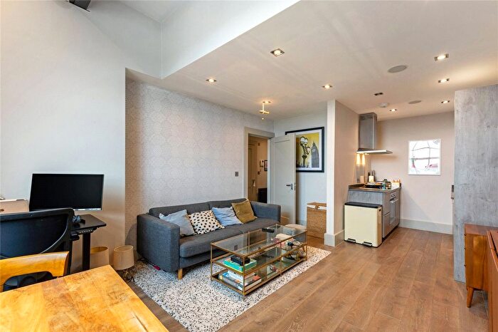 2 Bedroom Flat To Rent In Dunstable Road, Richmond, TW9