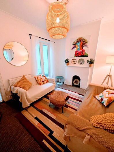 4 Bedroom House Of Multiple Occupation To Rent In Totland Road, Brighton, BN2