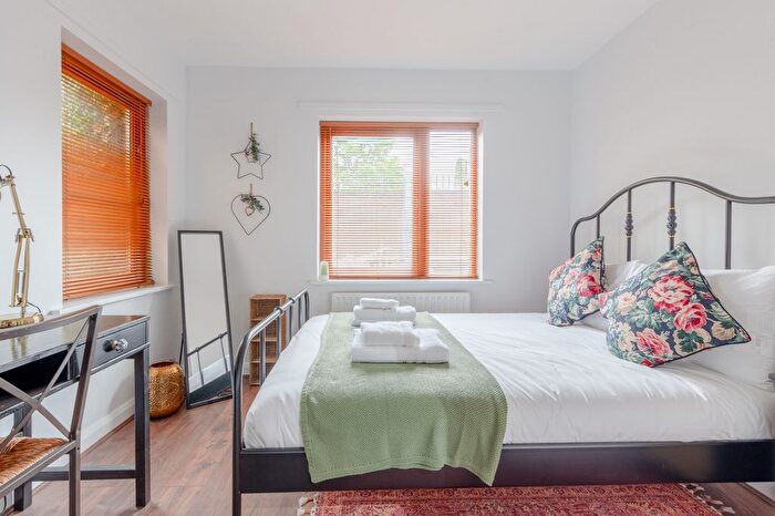 3 Bedroom Flat To Rent In Tarling Street, London ., E1