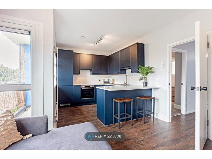 4 Bedroom Maisonette To Rent In Pearson House, London, SW15