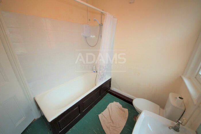 3 Bedroom Flat To Rent In Richmond Wood Road, Charminster, Bournemouth, BH8