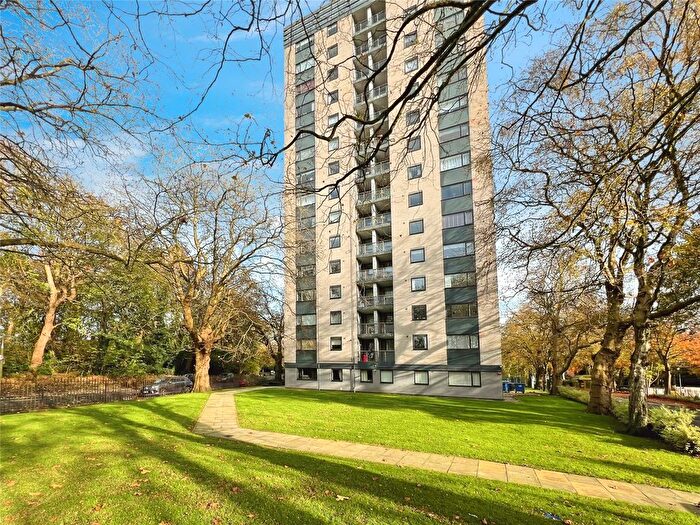 3 Bedroom Flat To Rent In Mere Bank, Liverpool, Merseyside, L17