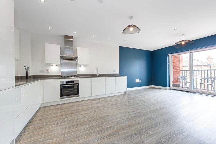 2 Bedroom Flat For Sale In Kooky Whetstone, Whetstone, London, N20