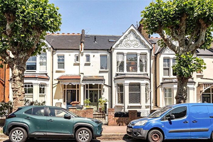 2 Bedroom Flat To Rent In Methuen Park, London, N10