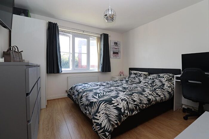 2 Bedroom Flat For Sale In Wherry Close, Margate, Kent, CT9