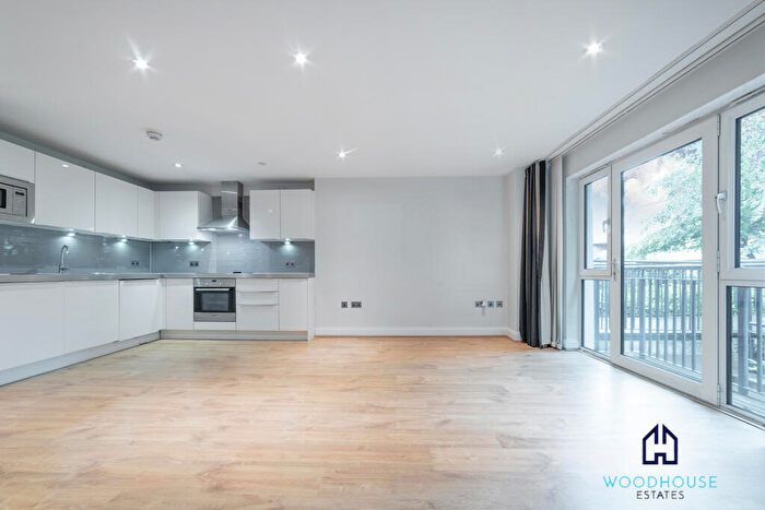 2 Bedroom Apartment To Rent In Holden Avenue, London, N12