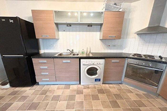 2 Bedroom Flat To Rent In Manchester Road East, Manchester, M38