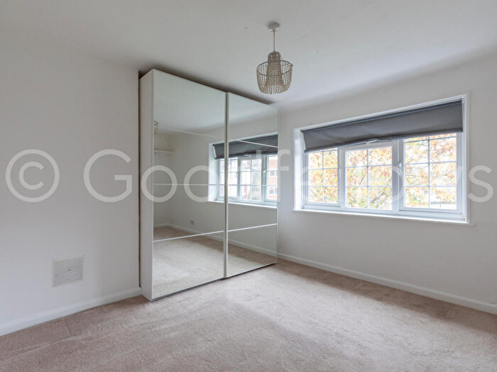 2 Bedroom End Of Terrace House To Rent In Farm Road, Morden, SM4