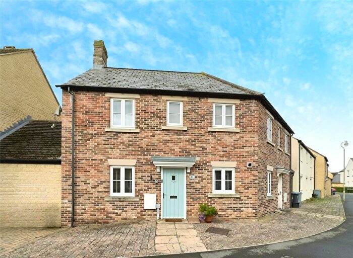 2 Bedroom Maisonette To Rent In Tamarisk Crescent, Carterton, Oxfordshire, OX18