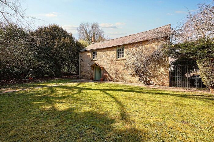 3 Bedroom Detached House For Sale In Station Road, Alvescot, OX18