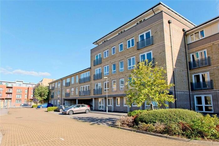 1 Bedroom Flat To Rent In Queensgate House, Hereford Road, Bow, Fq, E3