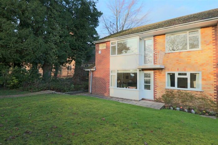 2 Bedroom Flat To Rent In St. Christophers Green, Haslemere, GU27