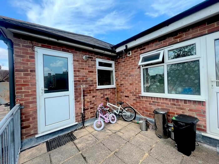 2 Bedroom Flat To Rent In Rochester Road, Kent, DA12