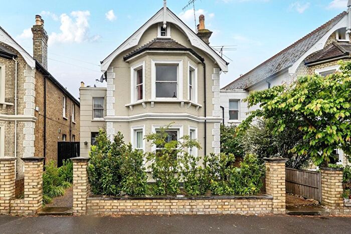 2 Bedroom Flat For Sale In Park Road, Kingston Upon Thames, KT2