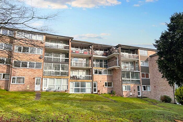 3 Bedroom Flat For Sale In Winchester, SO23