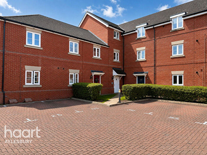 2 Bedroom Apartment For Sale In Carrick Street, Aylesbury, HP18