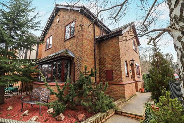 3 Bedroom Detached House For Sale In Wymington Park, Rushden, NN10