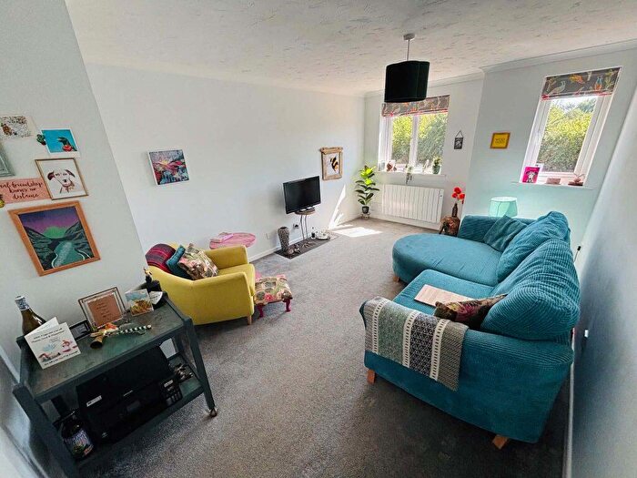2 Bedroom Flat For Sale In Jubilee Court, Thatcham, RG19