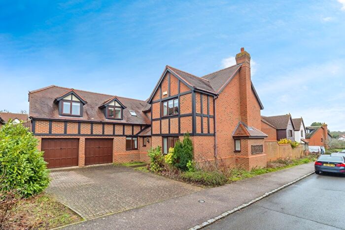 5 Bedroom Detached House For Sale In Linceslade Grove, Loughton, Milton Keynes, Buckinghamshire, MK5