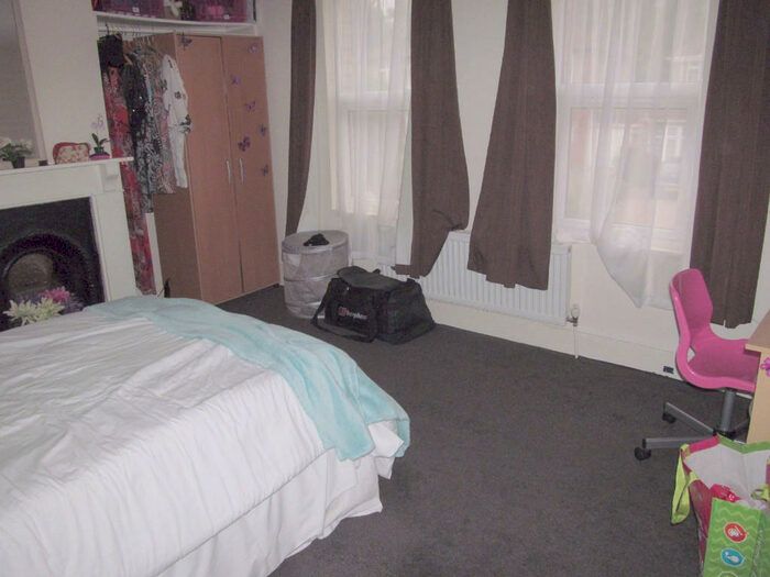 5 Bedroom Terraced House To Rent In St. Peters Road, Reading, Berkshire, RG6