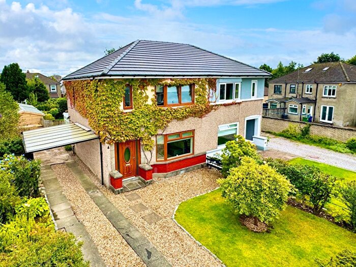 3 Bedroom Semi-Detached House For Sale In Maxwell Road, Bishopton, PA7